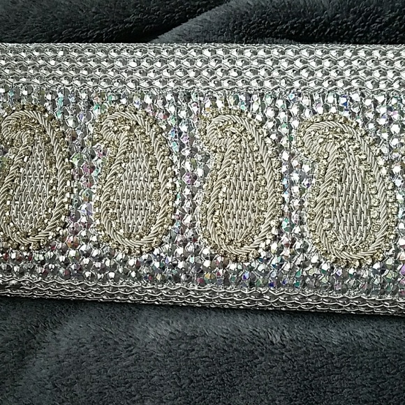 NWT Embroidered Clutch - Picture 4 of 8
